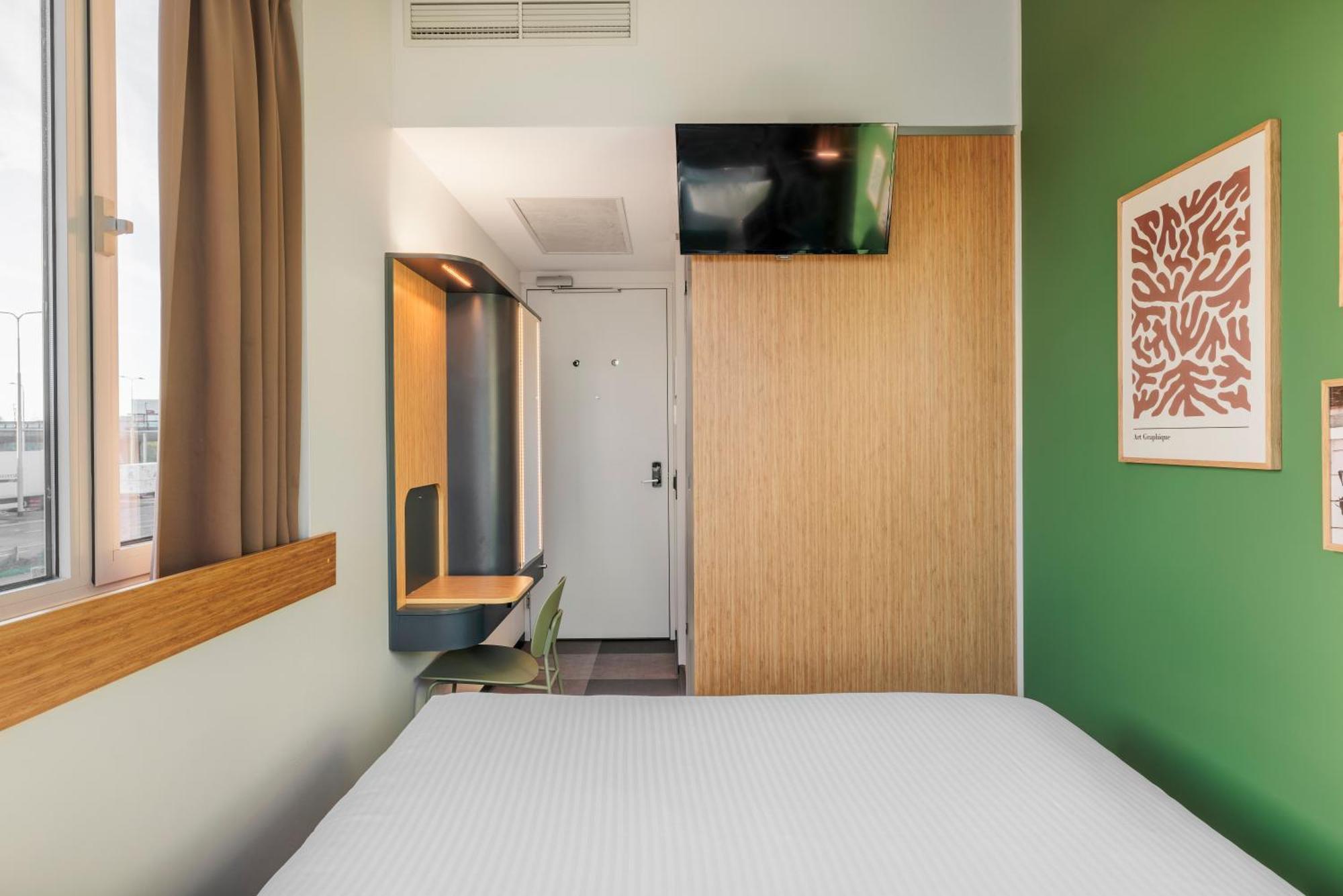 Maxhotel Amsterdam Airport Schiphol - Recently Renovated Гофддорп Номер фото