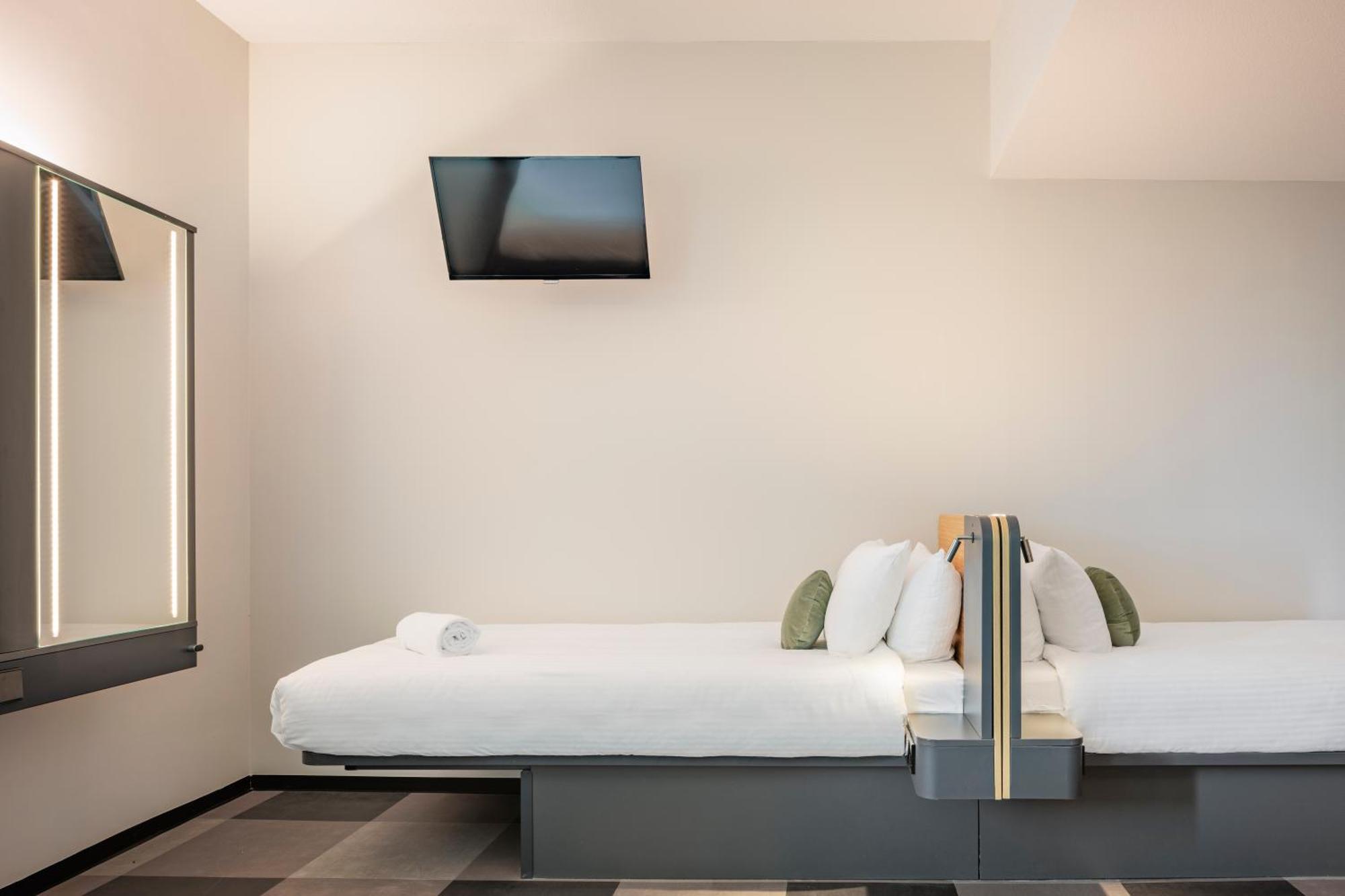 Maxhotel Amsterdam Airport Schiphol - Recently Renovated Гофддорп Екстер'єр фото