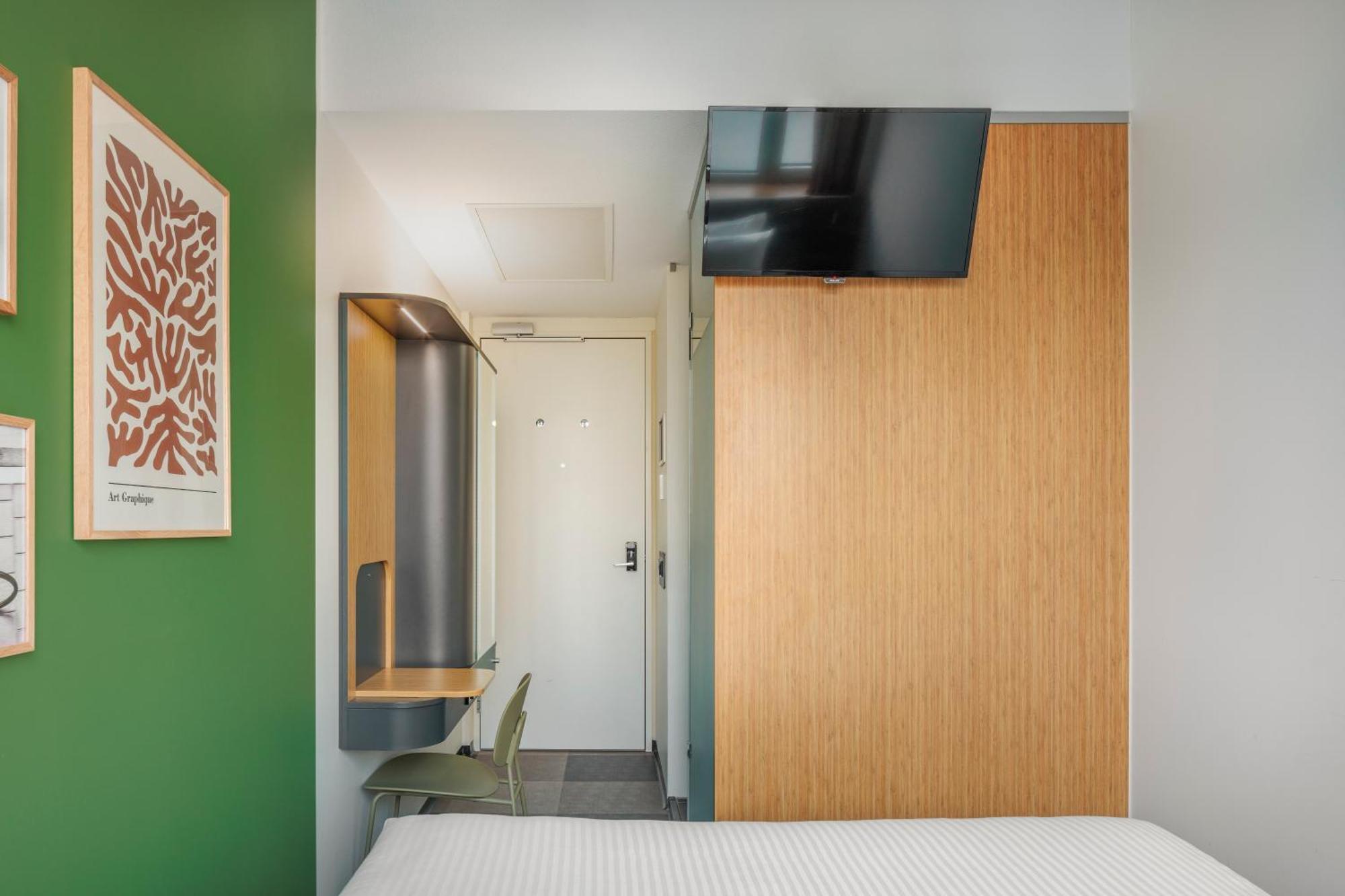 Maxhotel Amsterdam Airport Schiphol - Recently Renovated Гофддорп Номер фото